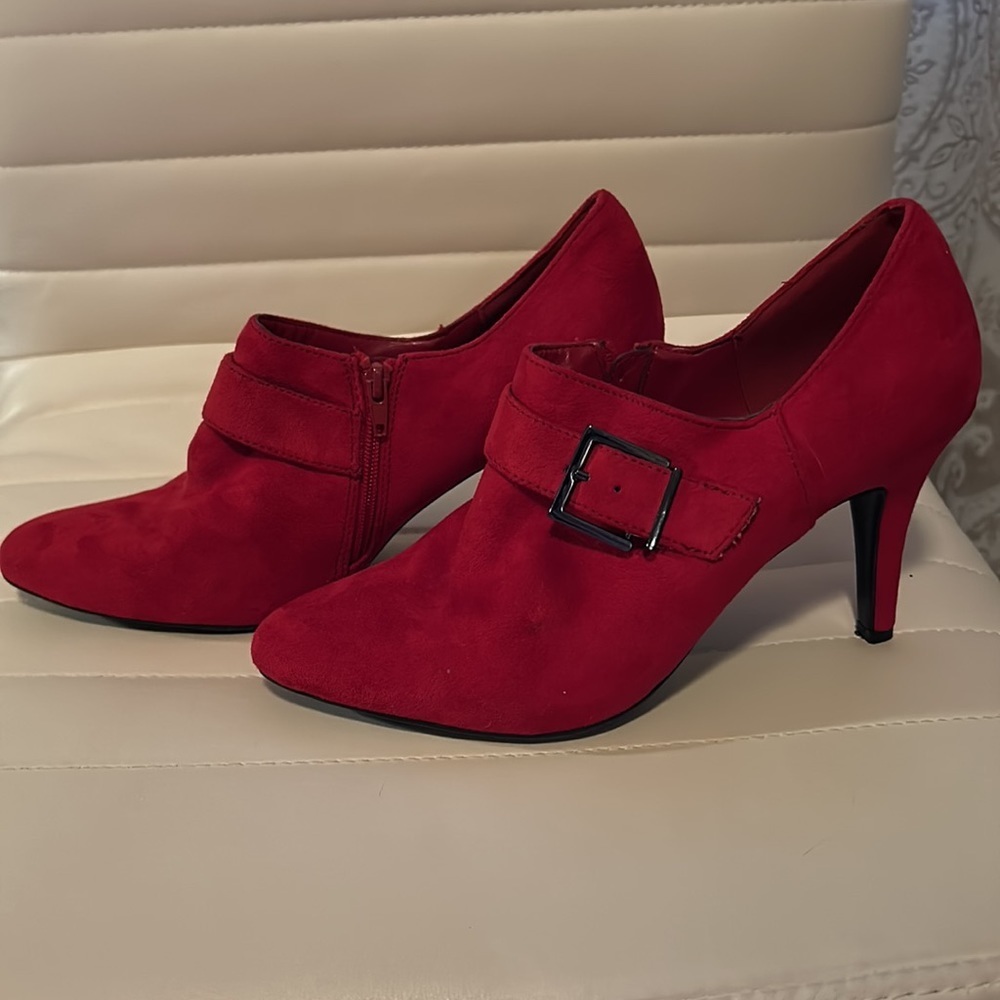 Impo Sadie Red Slip on Ankle boots, zip up with buckle. Size 8 - Picture 8 of 8